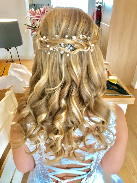 Elegant Half Up Half Down Bridal Hair